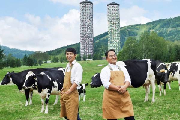 「ファーム星野」の乳製品を味わうファームカフェ 「ファームデザインズ」オープン～牛や羊などの動物が暮らす牧歌的な風景を一望できるカフェ～｜オープン日：2022年9月1日