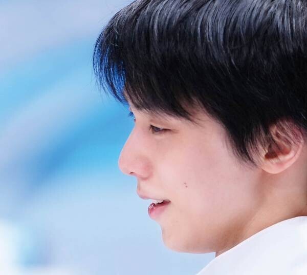 羽生結弦写真集2021～22「YUZU`LL　BE　BACK　Ⅳ　羽生結弦写真集　2021～2022」予約受け付け中