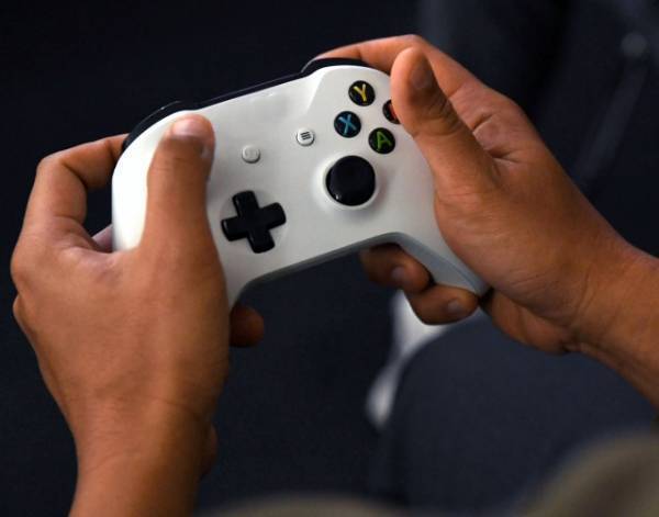 【年末年始キャンペーン】映画館でゲームがプレイ出来る!?  夢を叶えるレンタルシアター【10%OFF】