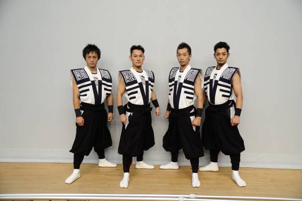 太鼓奏者として50年のキャリアを誇る林英哲が、英哲風雲の会のメンバーとともに三原市芸術文化センターに初登場。