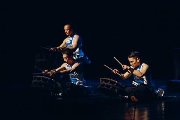 太鼓奏者として50年のキャリアを誇る林英哲が、英哲風雲の会のメンバーとともに三原市芸術文化センターに初登場。