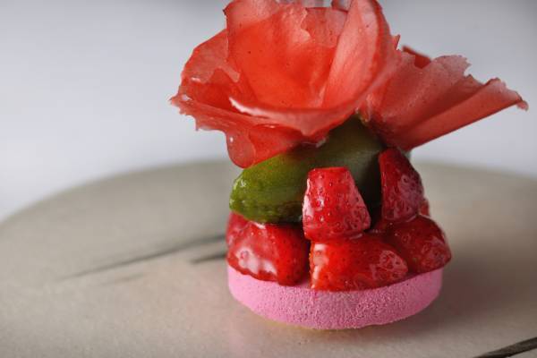 【リゾナーレ那須】苺や蕪、芽キャベツなど那須の冬の味覚を堪能する 冬限定ディナーコースを提供 ～メインダイニング「OTTO SETTE NASU」のフルコース～｜期間：2022年12月1日～2023年3月15日