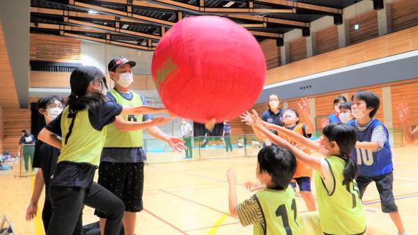 「大阪国際大学・大阪国際大学短期大学部×よつば小学校」地域の子どもたちへ「ニュースポーツ」10/1に開催
