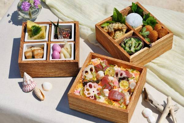 【星のや竹富島】春の島行事「サニズ」から着想した、海辺のピクニック席で波音を聴きながら楽しむ「海辺の清らさピクニック」を実施｜期間：2023年3月1日～5月31日（月、火、金曜日限定）