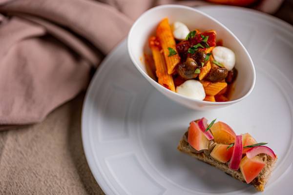 【兵庫・芦屋】‟テディベア”と‟りんご”がテーマのスイーツを堪能 『クラシカルレディーのアフタヌーンティー』追加開催