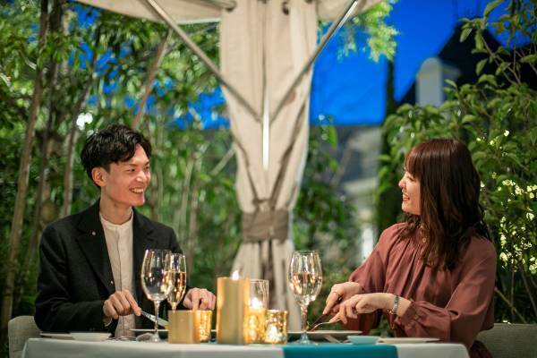 大聖堂に最も近い、海外リゾート感溢れるプールサイドレストラン！ “恋人の聖地サテライト”認定記念、花束が付いたプロポーズ用のプランも限定販売 「Waterfront Restaurant “Cabana”」期間限定OPEN