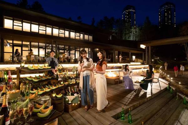 【トマム】メロンとシャンパンのマリアージュを楽しむ「メロンシャンパンフェス」開催　赤肉メロン半玉を使ったかき氷が登場｜期間：2022年6月1日～8月31日