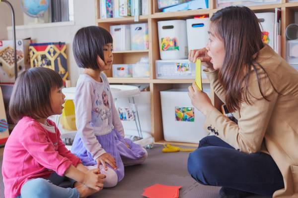 こども向け英語マンツーマン指導の「おうちインター」、サービスサイトをフルリニューアル