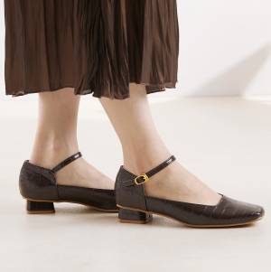 【春の新作！】上品ローヒールパンプス