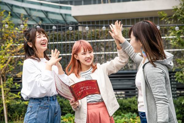 ファミリーで楽しむ都内の商店街めぐりイベント！看板も手がかりに？ 無料で半日たっぷり遊べる、リアル謎解きゲーム開催中