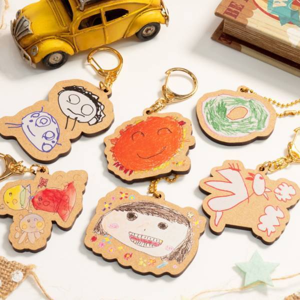 お子さまの絵で作る「キッズお絵かきキーホルダー」新登場