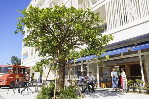 「星野リゾート BEB5（ベブファイブ）沖縄瀬良垣」 2022年7月1日、いよいよグランドオープン！～みんなでルーズに「よんな～ ちゅライフ」を過ごせるホテル～