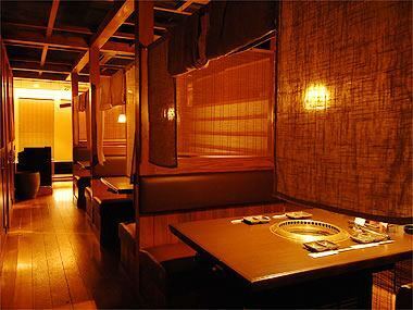 黒川駅から徒歩1分！落ち着いた雰囲気のお店で焼肉を堪能！宴会も対応しており忘年会用の飲み放題付きコース料理も提供している『焼肉 牛炭』の情報をFindグルメで公開！