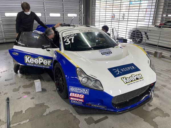 モータースポーツ界初の試みとなるプロドライバーと対戦体験ができるレーシングシミュレーターブースを開設