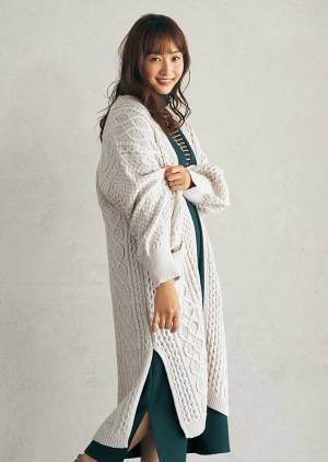 SHOO･LA･RUE（シューラルー） 藤本美貴さんが着こなす、冬まで大活躍のライトアウターコレクションを公開