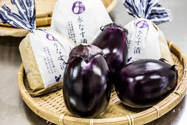 青木松風庵、中出農園様の水なすを使ったコラボ商品「水なすパイ」を今年も販売！