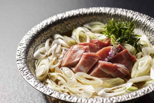 【星のや東京】江戸の風情を感じる「朝鍋舟あそび」を提供　～炬燵舟で朝焼けを望みながら、発酵ねぎま鍋を堪能～｜期間：2022年12月1日～2023年2月28日