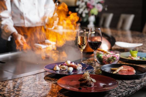桜の開花シーズンに楽しむアーティスティックなイノベーティブフレンチが登場『TAKUMI鉄板焼フレンチコース～青森×愛知～』