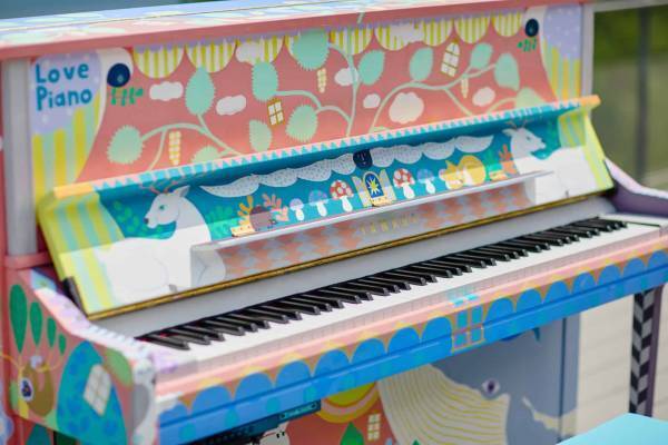【リゾナーレトマム】ダイナミックな雲海を一望できる「雲海テラス」で「旅するLovePiano」お披露目会を実施しました ｜実施日：2022年8月3日