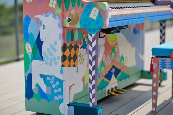 【リゾナーレトマム】ダイナミックな雲海を一望できる「雲海テラス」で「旅するLovePiano」お披露目会を実施しました ｜実施日：2022年8月3日