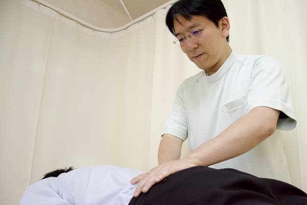 相模大野駅徒歩2分『小川カイロプラクティック相模大野整体院』は肩こりや腰痛でお悩みの方におすすめの整体院！駅近ドットコムで情報を公開中