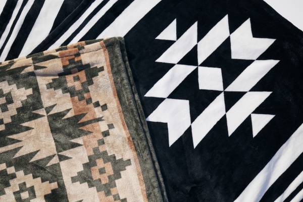 アウトドアでの使用を想定した電気毛布『PowerArQ Electric Blanket』 11月2日より発売開始