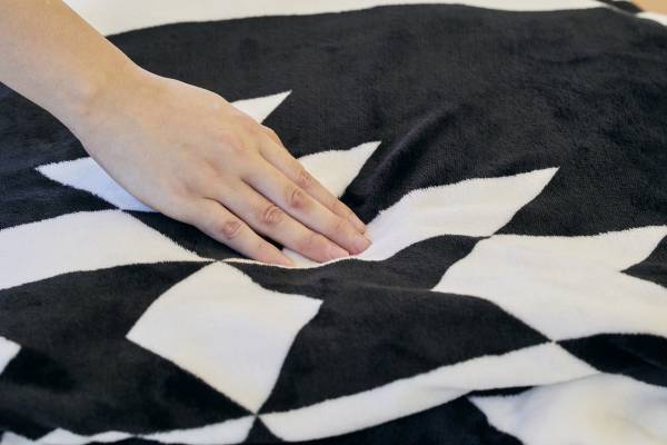 アウトドアでの使用を想定した電気毛布『PowerArQ Electric Blanket』 11月2日より発売開始