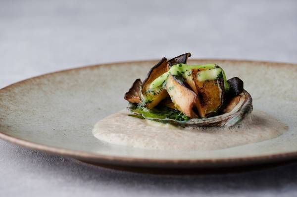 厳選鮑や新鮮な雲丹、国産牛フィレなど豪華食材を貸切邸宅で優雅に楽しむ忘年会 『贅を尽くした忘年会プラン』販売