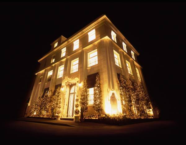 厳選鮑や新鮮な雲丹、国産牛フィレなど豪華食材を貸切邸宅で優雅に楽しむ忘年会 『贅を尽くした忘年会プラン』販売