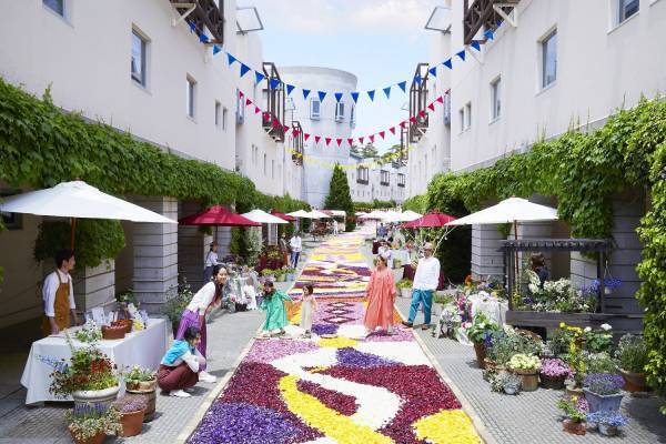 【リゾナーレ八ヶ岳】160mの花の回廊が2022年も登場！「回廊の花咲くリゾナーレ」開催｜期間：2022年4月29日～5月22日