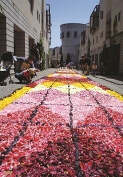 【リゾナーレ八ヶ岳】160mの花の回廊が2022年も登場！「回廊の花咲くリゾナーレ」開催｜期間：2022年4月29日～5月22日