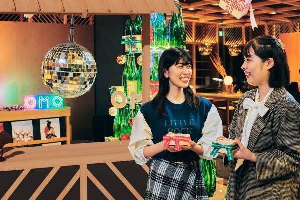 【OMO5東京大塚】メリークリス升！一升瓶を持ったサンタが杉玉屋台を引いて登場する「ポン酒クリスマス」開催 ～酒樽や一升瓶、カップ酒を使用した「日本酒クリスマスツリー」も登場～｜期間：2022年12月1日～25日