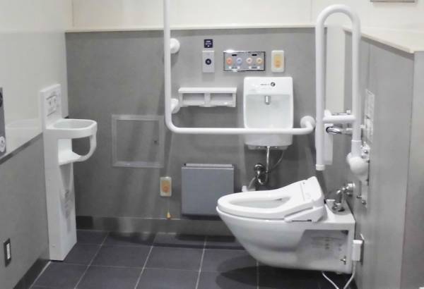 「鉄道駅バリアフリー料金制度」を活用し、ホームドアの全駅整備などを確実に推進します【相模鉄道】