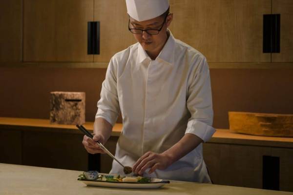 【星のや京都】自然の移ろいに触れ、身も心も悦ぶ会席料理「嵐峡の滋味」提供開始│2022年4月1日