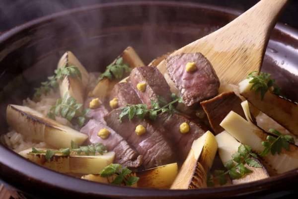 【星のや京都】自然の移ろいに触れ、身も心も悦ぶ会席料理「嵐峡の滋味」提供開始│2022年4月1日