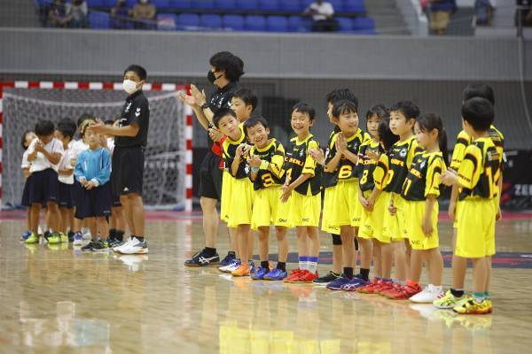 【ジークスター東京】小学生チームが日本ハンドボールリーグのホーム戦でプレー
