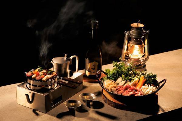 【星のや富士】日本酒を味わうだけではなく、仕込み水の水源を辿るショートトレッキングや酒蔵見学・食事を通じて、山梨県の日本酒の魅力を学ぶ「山麓のSAKE滞在」を提供｜期間：2022年12月1日～2023年2月28日