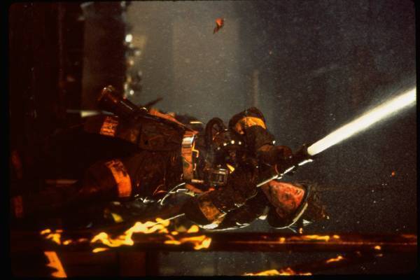 火災映画の傑作。炎と戦う男たちの活躍と、消防士兄弟の確執を描いたサスペンス。 「バックドラフト」 2月19日（土）よる7時～BS12 トゥエルビで放送