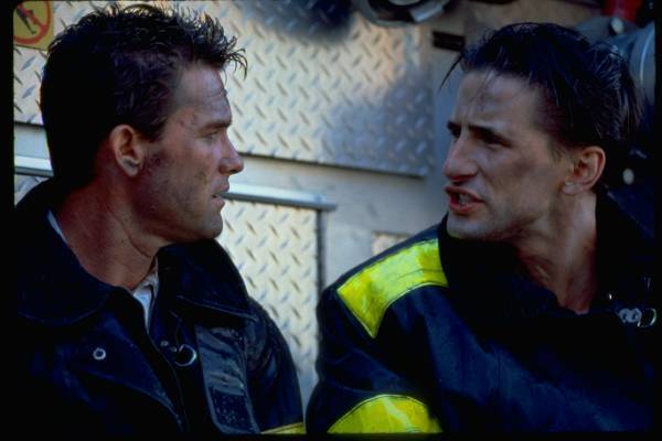 火災映画の傑作。炎と戦う男たちの活躍と、消防士兄弟の確執を描いたサスペンス。 「バックドラフト」 2月19日（土）よる7時～BS12 トゥエルビで放送