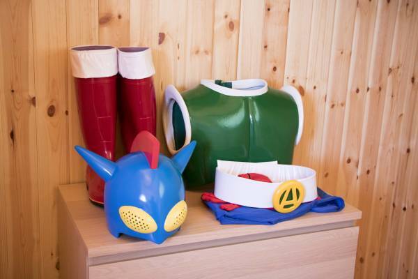 「GRAND CHARIOT北斗七星135°」 クレヨンしんちゃんコラボルーム「オラのコクーン」宿泊者限定「クレヨンしんちゃん」描き下ろしイラストオリジナルポストカードを８月１日よりプレゼント！