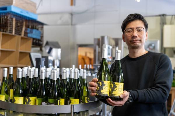 ＼ファンの皆様、お待たせいたしました！／優しい花のような香りが春にぴったりな白ワイン「長野竜眼 2021」発売！【サンクゼール・久世福商店】