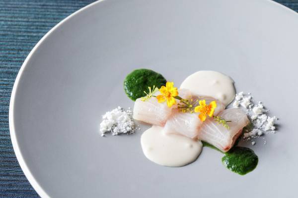 4つの海で囲まれた、“美食の大地、九州”の美味しい幸を満喫！ “甘鯛や九絵（クエ）、宮崎牛”などの絶品食材を、シェフが目の前で仕上げる贅沢なひととき 『九州の幸 特別コース』販売