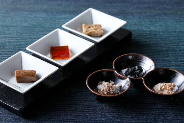 4つの海で囲まれた、“美食の大地、九州”の美味しい幸を満喫！ “甘鯛や九絵（クエ）、宮崎牛”などの絶品食材を、シェフが目の前で仕上げる贅沢なひととき 『九州の幸 特別コース』販売