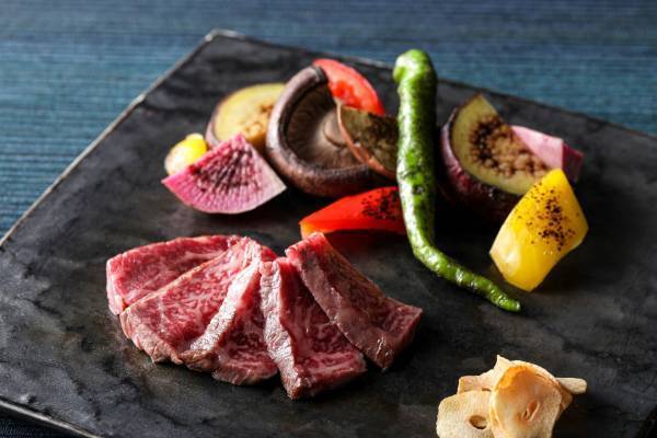 4つの海で囲まれた、“美食の大地、九州”の美味しい幸を満喫！ “甘鯛や九絵（クエ）、宮崎牛”などの絶品食材を、シェフが目の前で仕上げる贅沢なひととき 『九州の幸 特別コース』販売