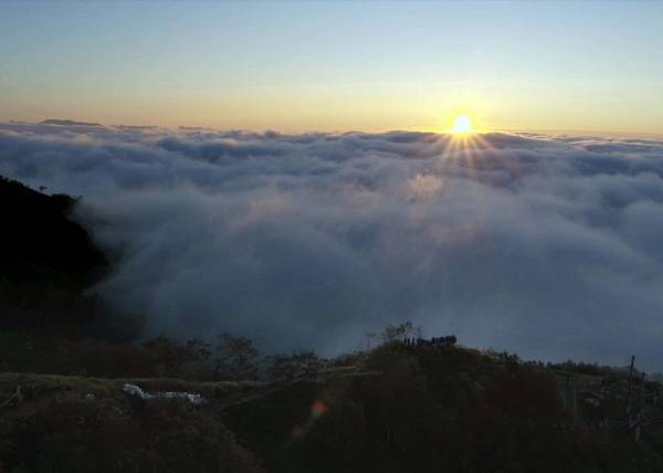 【リゾナーレトマム】家族で貸し切りできる「雲海テラスキャンプ」実施　雲海をイメージしたディナーが登場｜期間：2022年7月20日～8月31日