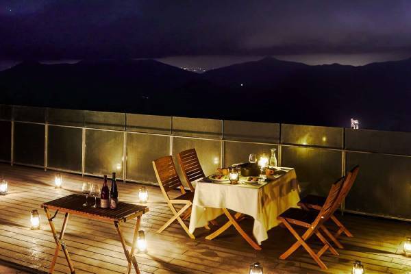 【リゾナーレトマム】家族で貸し切りできる「雲海テラスキャンプ」実施　雲海をイメージしたディナーが登場｜期間：2022年7月20日～8月31日