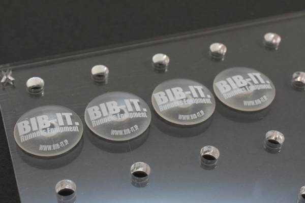 針を使わないゼッケン留めBIB-IT.　クリアタイプ初のフルカラーオリジナルプリントサービスを開始