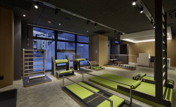 ～ 全く新しいタイプのボディーケアサロンFC加盟店0次募集スタート～『 日本発コンディショニング理論 』×『家具職人が作った ドイツ製ストレッチマシン 』＝モビリティケア®サロン