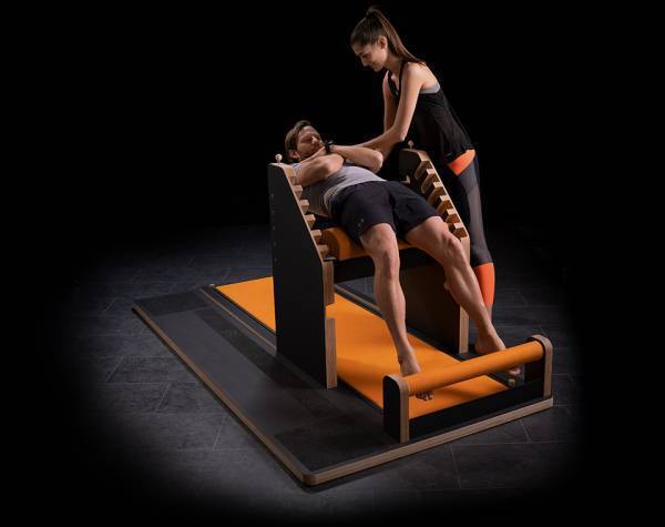 ～ 全く新しいタイプのボディーケアサロンFC加盟店0次募集スタート～『 日本発コンディショニング理論 』×『家具職人が作った ドイツ製ストレッチマシン 』＝モビリティケア®サロン