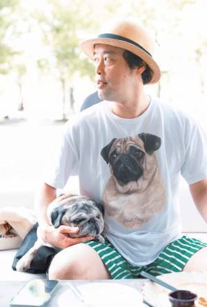 やついいちろう初の愛犬エッセイ、『うちの犬がおじいちゃんになっちゃった 愛犬こぶし日記』6月13日発売